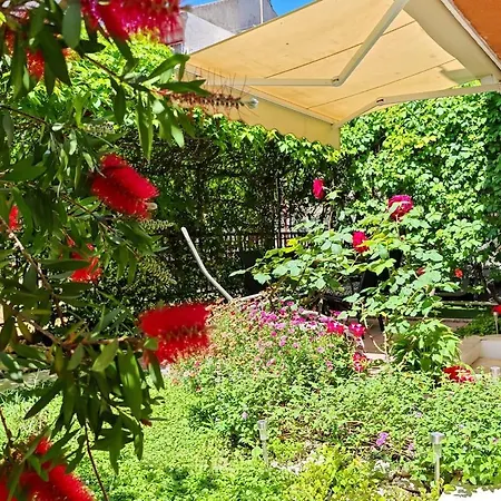 Ivana Charming Garden & Free Parking Apartment *