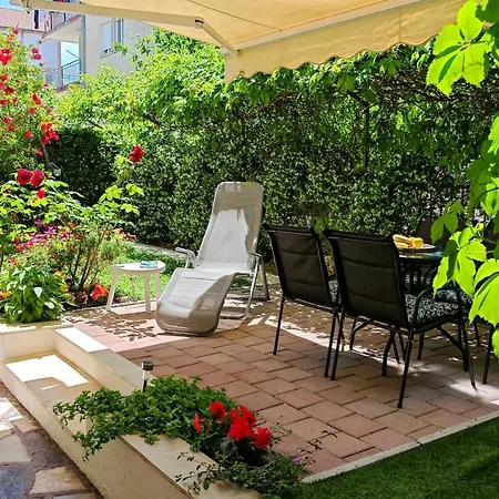 Ivana Charming Garden & Free Parking