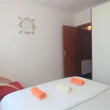 Apartment Ivana Charming Garden & Free Parking