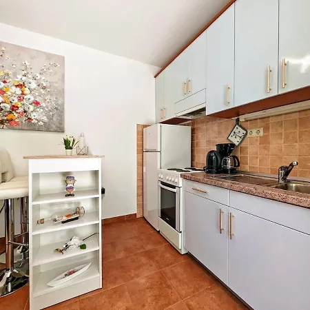 Apartment Ivana Charming Garden & Free Parking *