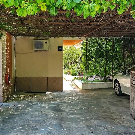 Ivana Charming Garden & Free Parking *