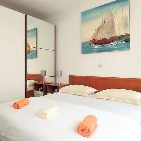 Lejlighed Ivana Charming Garden & Free Parking